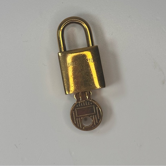 Louis Vuitton Vintage Lock and Key #201 - Picture 9 of 10